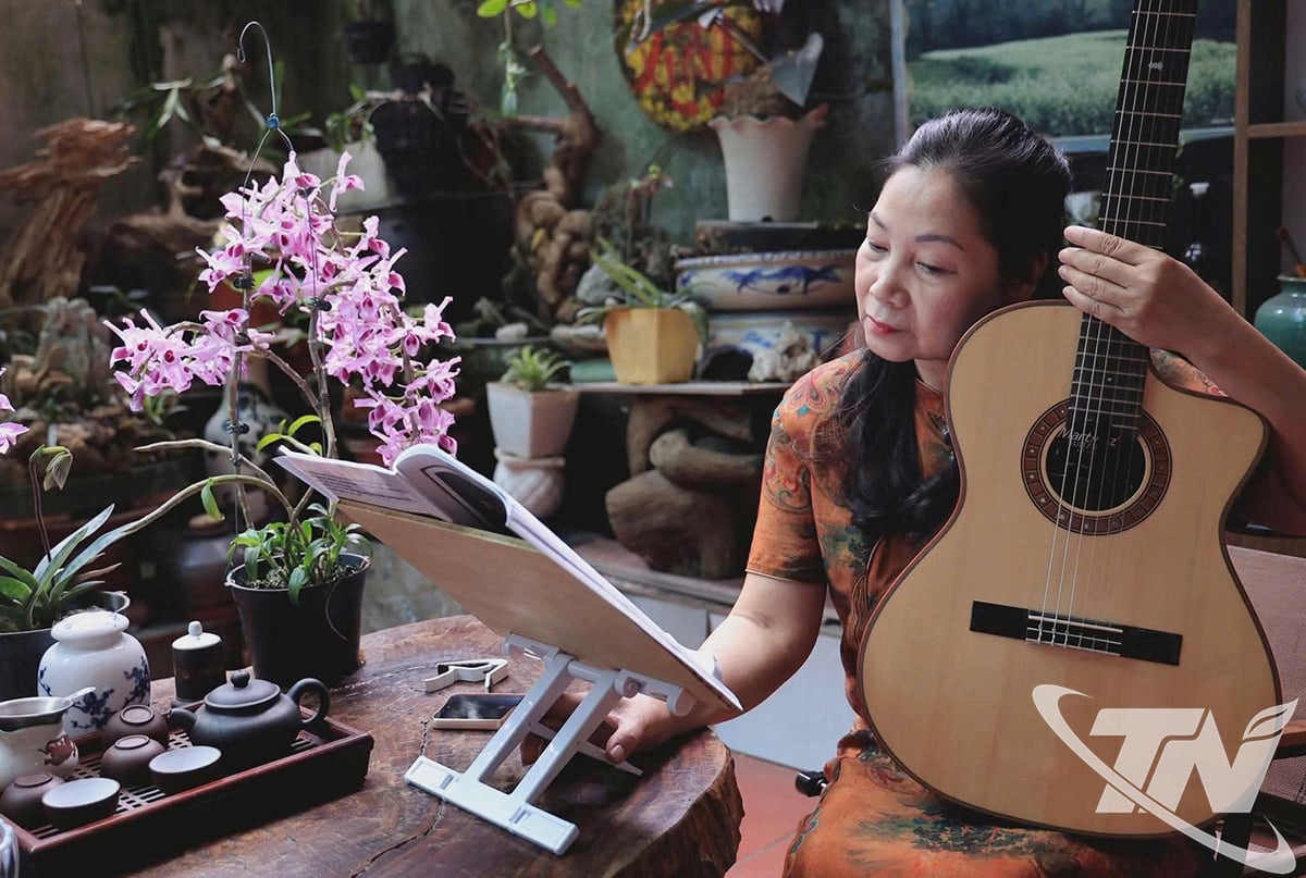 Etter at hun pensjonerte seg, lærte Minh Hang å spille gitar, og dermed oppfylte hun drømmen om å spille og synge.