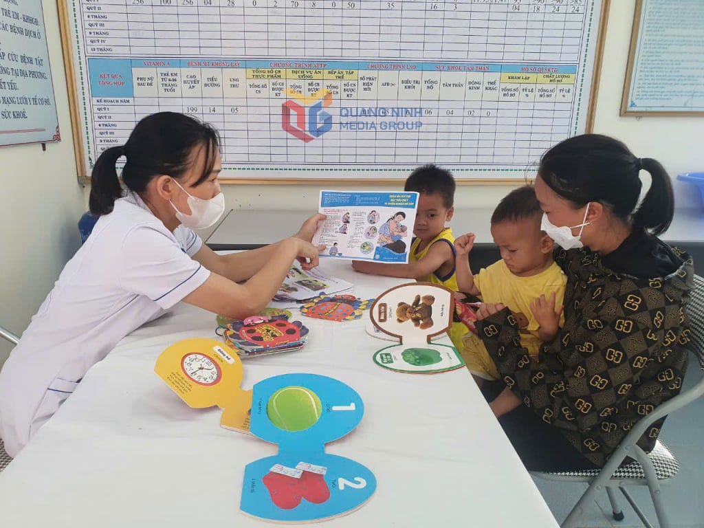 ពិនិត្យសុខភាពជូនប្រជាពលរដ្ឋនៅមណ្ឌលសុខភាពឃុំ Quang Duc