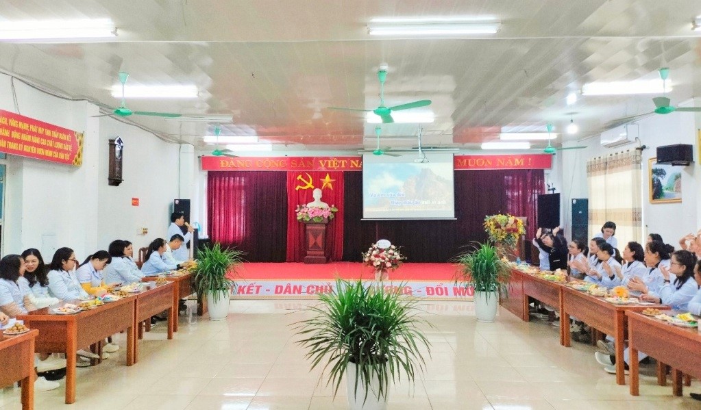 Trung tâm Y tế khu vực Cao Lộc tổ chức tọa đàm kỷ niệm 35 năm ngày Điều dưỡng Việt Nam