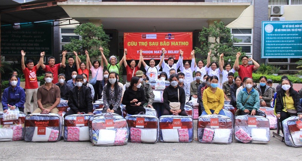 Tổ chức AHF tại Việt Nam thăm tặng quà tại Lạng Sơn