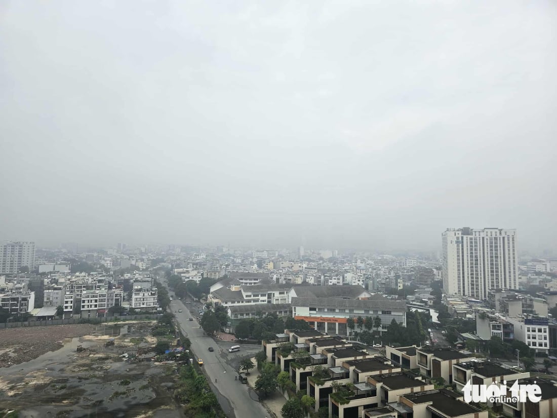 Sáng nay TP.HCM sương mù mờ mịt - Ảnh 8.