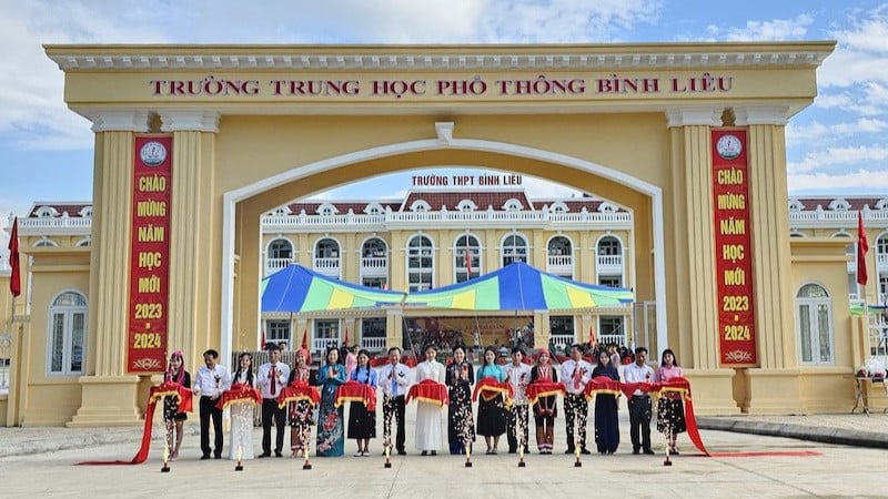 Le lycée Binh Lieu investit dans sa construction afin d'être spacieux et harmonieux.