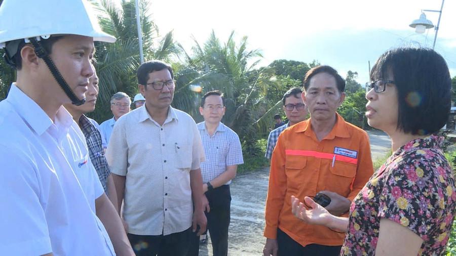 Nestleder i den provinsielle folkekomiteen, Nguyen Thi Thanh Lich, rettet seg mot viktige punkter med flomfare. Foto: Minh Trung dong-chi-pho-chu-tich-nguyen-thi-thanh-lich-chi-dao-tai-cac-diem-xung-yeu-co-nguy-co-ngap-lut.jpg