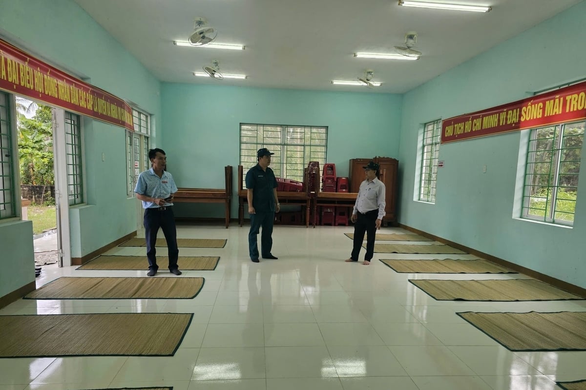 Pemerintah Provinsi Quang Ngai menyiapkan tempat perlindungan badai yang aman bagi rumah tangga yang dievakuasi. Foto: L.K. Chính quyền tỉnh Quảng Ngãi chuẩn bị nơi tránh trú bão an toàn cho các hộ dân sơ tán. Ảnh: L.K.