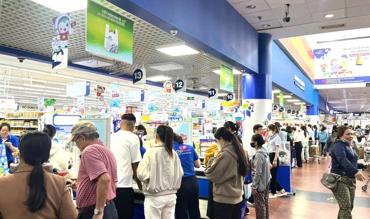 Chỉ trong 4 ngày mà siêu thị Co.opmart Quy Nhơn tiêu thụ lượng hàng hóa khủng. Ảnh: V.Đ.T.