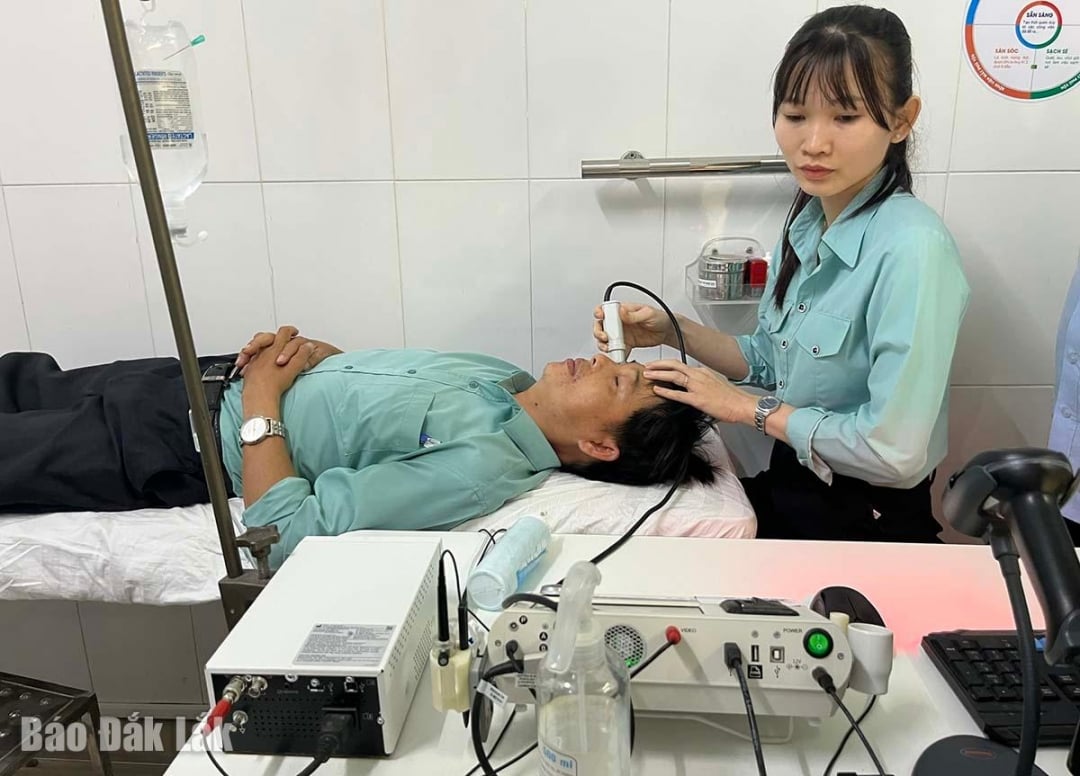 Tıbbi tesisler fırtına öncesi, sırasında ve sonrasında tıbbi muayene ve tedavi hizmeti sunmak için malzeme ve insan kaynağı hazırlıyor.