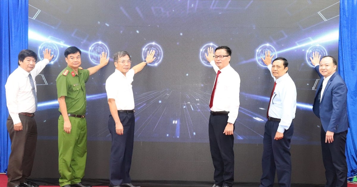 Mít tinh hưởng ứng ngày Pháp luật Việt Nam