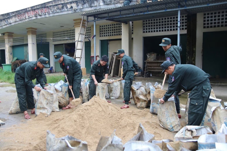 Quảng Ngãi: Toàn bộ hệ thống chính trị vào cuộc, tập trung toàn lực ứng phó bão số 13- Ảnh 1.
