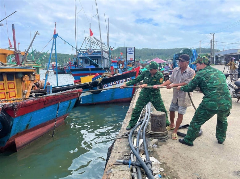 Quảng Ngãi: Toàn bộ hệ thống chính trị vào cuộc, tập trung toàn lực ứng phó bão số 13- Ảnh 2.