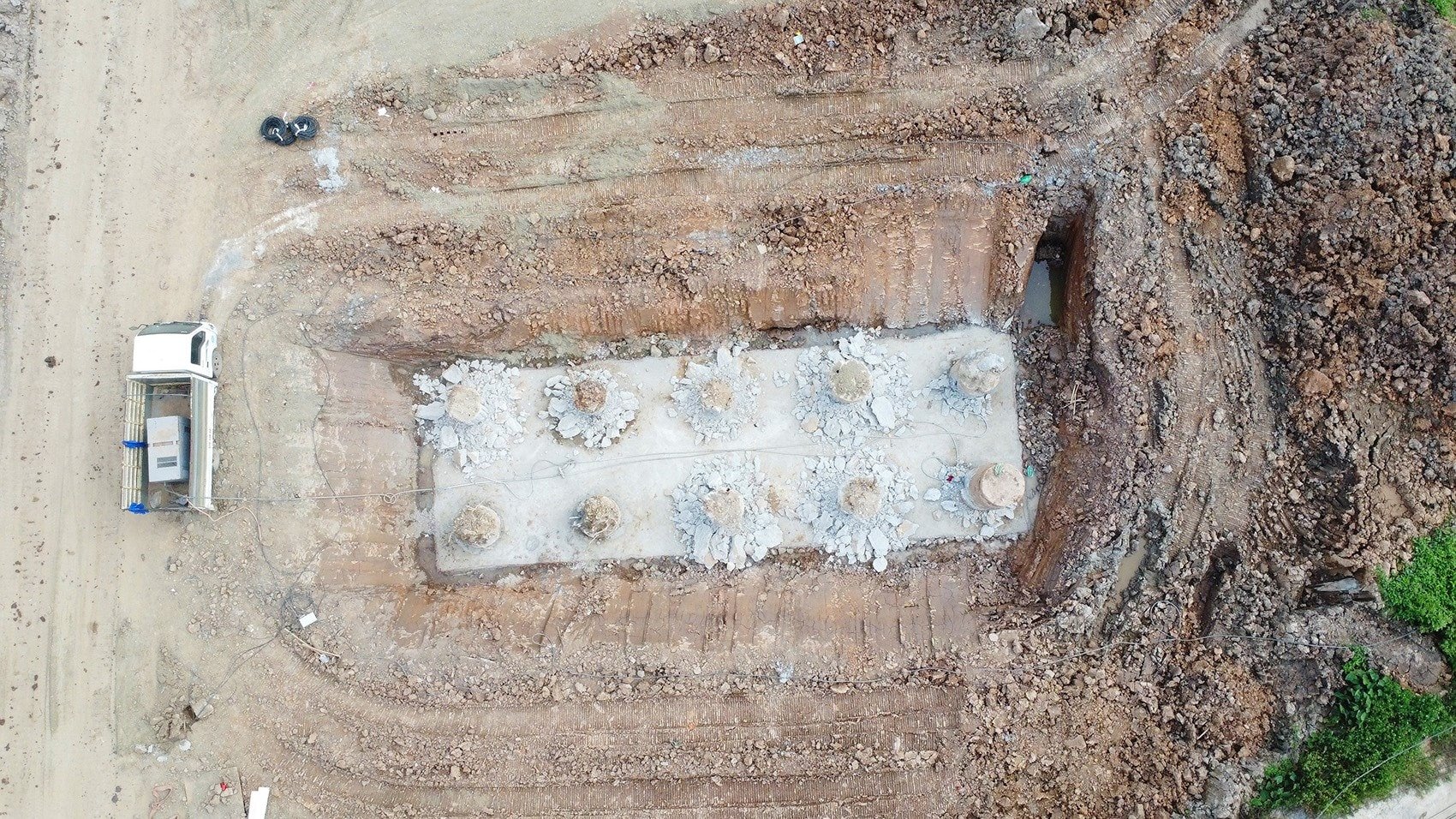 Ein Teil der Baustelle ist aufgrund von Problemen bei der Landräumung vorübergehend gesperrt.