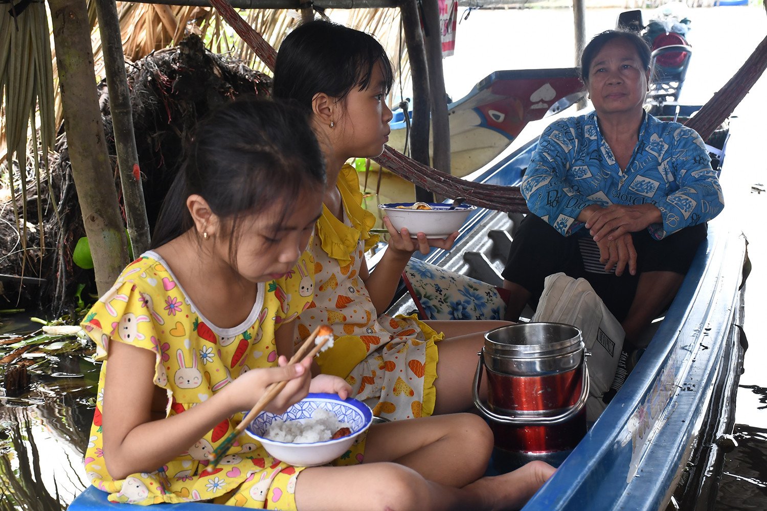 Οι μαθητές πηγαίνουν στο σχολείο οδηγώντας 1.JPG.jpg