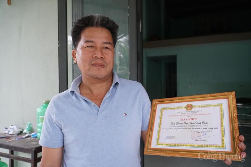 Jawatankuasa Rakyat Hai Van Ward segera mengiktiraf dan memuji sikap mulia, mesra dan berperikemanusiaan Encik Tran Dinh Chien.