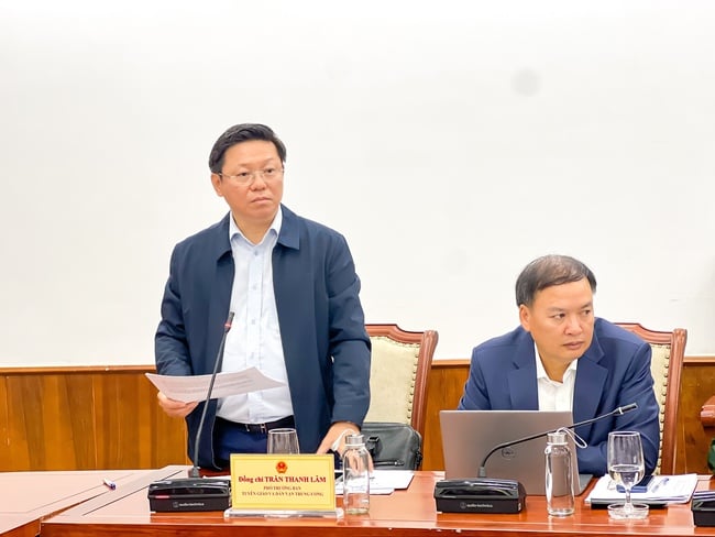 การทำให้เทศกาลวัฒนธรรมชาติพันธุ์จามเกิดขึ้นอย่างมีเอกลักษณ์ประจำชาติที่แข็งแกร่ง เผยแพร่จิตวิญญาณแห่งความสามัคคีอันยิ่งใหญ่ - ภาพที่ 3 Đảm bảo Ngày hội Văn hóa dân tộc Chăm diễn ra đậm đà bản sắc dân tộc, lan tỏa tinh thần đại đoàn kết - Ảnh 3.