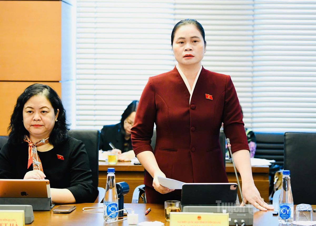 Đại biểu Ma Thị Thúy phát biểu thảo luận.