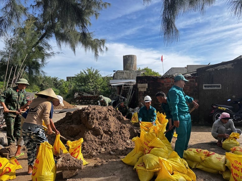 Ứng phó bão số 13: Các hộ dân của tỉnh Gia Lai được di dời đến nơi an toàn- Ảnh 1.
