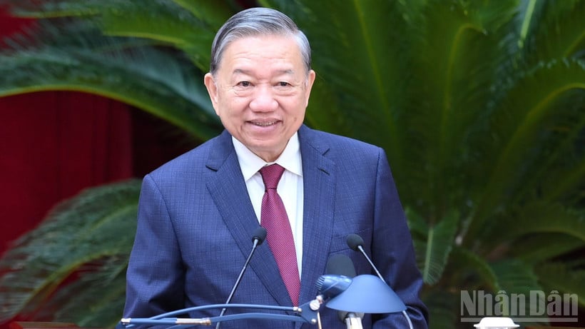 Generalsekretär To Lam hält die Abschlussrede auf der 14. Konferenz des 13. Zentralkomitees der Partei. (Foto: DANG KHOA)