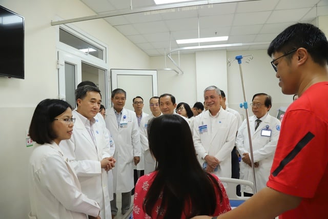 نوزاد دختر یک مادر سنگاپوری که در ویتنام کاتتریزاسیون قلب جنین انجام داده بود، سالم به دنیا آمد - عکس ۱.