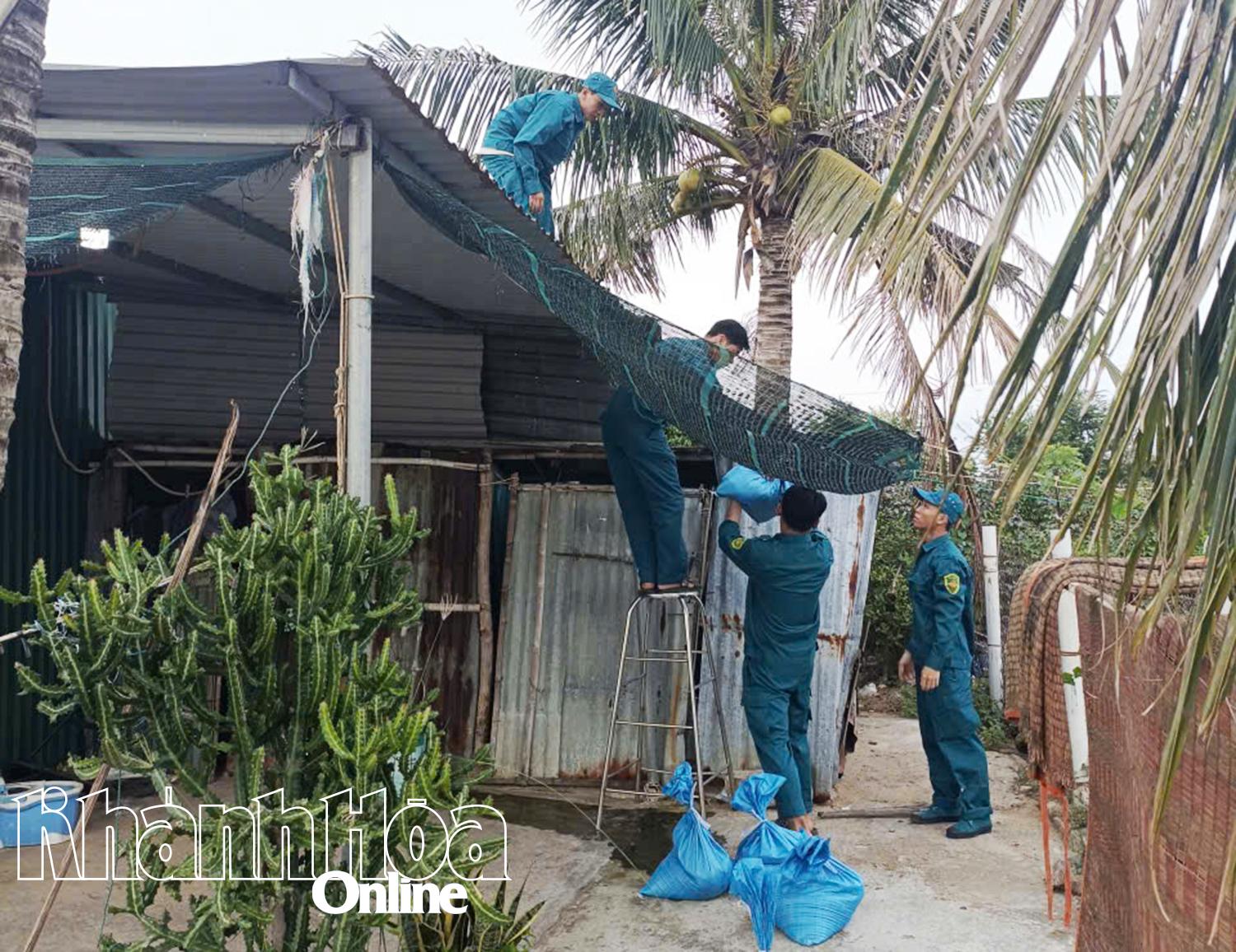 लोगों को अपने घरों को मजबूत बनाने में सहायता करें।