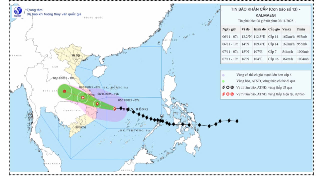 نقشه پیشبینی مسیر و شدت طوفان شماره ۱۳ (کالماگی) که ساعت ۸ صبح ۶ نوامبر منتشر شد