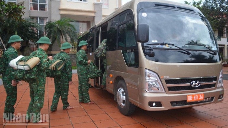 Oficiales y soldados del Comando Provincial de la Guardia Fronteriza partieron para reforzar las unidades costeras y las zonas clave. ndo_bl_img-0615-1605.jpg