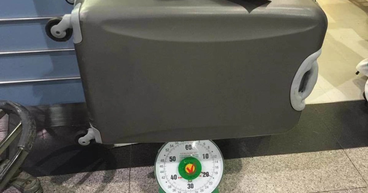 Hành lý xách tay quá cân, hãng bay quốc tế ứng xử ra sao?