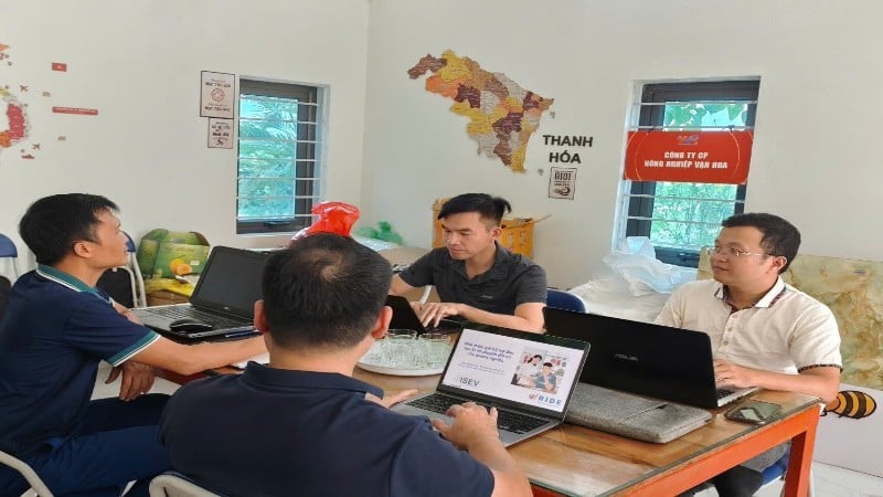 Eksperter introduserer støtteprosjekt for AI-applikasjoner for bedrifter.