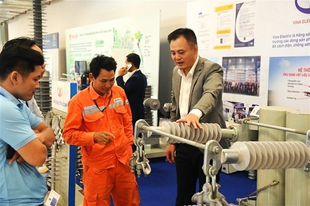 Faire le lien entre la recherche, la technologie et les entreprises énergétiques. Photo : EPU. Cầu nối giữa nghiên cứu, công nghệ và doanh nghiệp năng lượng. Ảnh: EPU.