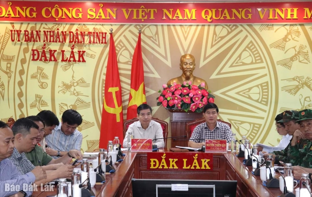 Provinsiella ledare och avdelningar deltog i mötet.