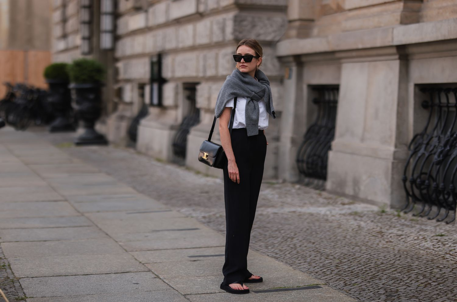 ស្ទីលម៉ូដសំលៀកបំពាក់នារីតិចតួចគឺមានប្រជាប្រិយភាពដោយសារភាពសាមញ្ញ និងការអនុវត្តខ្ពស់។