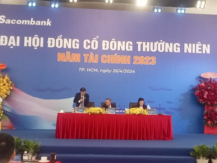 Herr Duong Cong Minh: Ông Dương Công Minh: