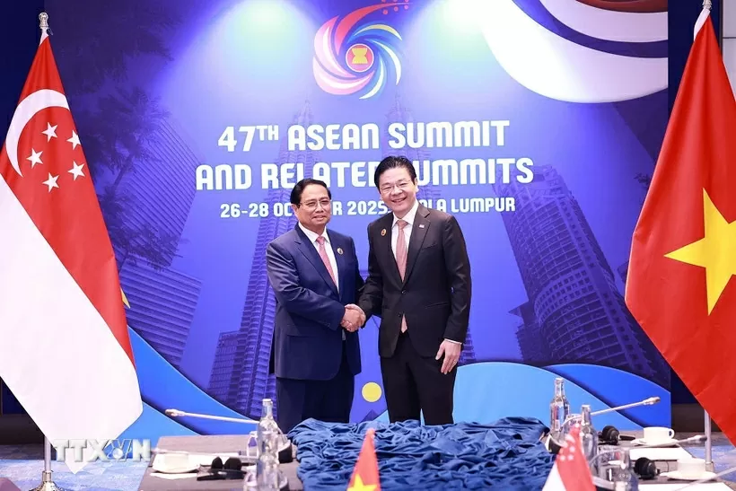 Det andre årlige møtet mellom statsministrene i Vietnam og Singapore Cuộc gặp thường niên lần thứ hai giữa hai Thủ tướng Việt Nam-Singapore