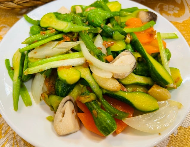 Suy thận ngày càng trẻ hóa: 6 nguyên tắc vàng để bảo vệ thận khỏe - Ảnh 1.