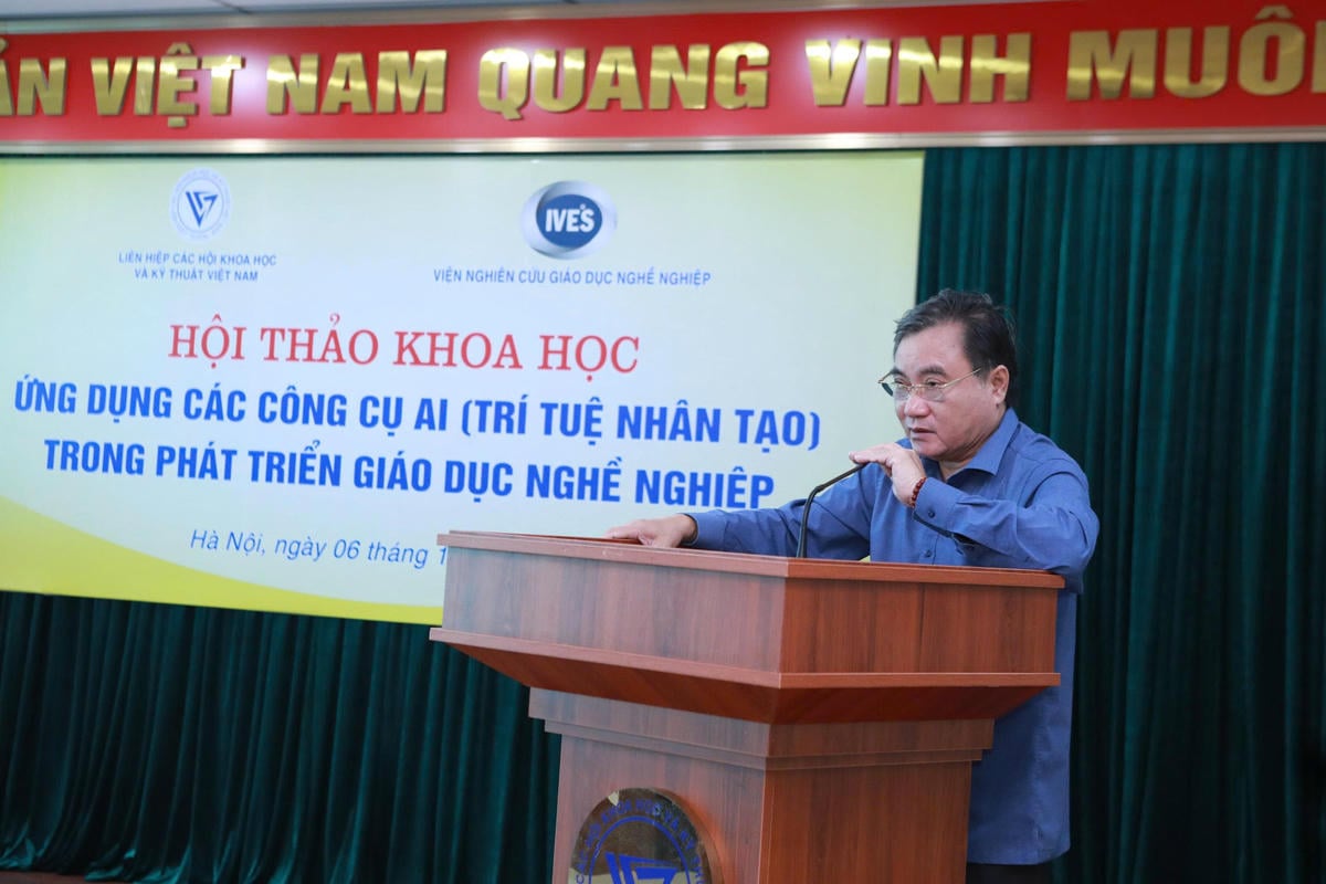 Assoc. Prof. Dr. Pham Quang Thao - Vice President of Vietnam Union of Science and Technology Associations spoke at the conference.