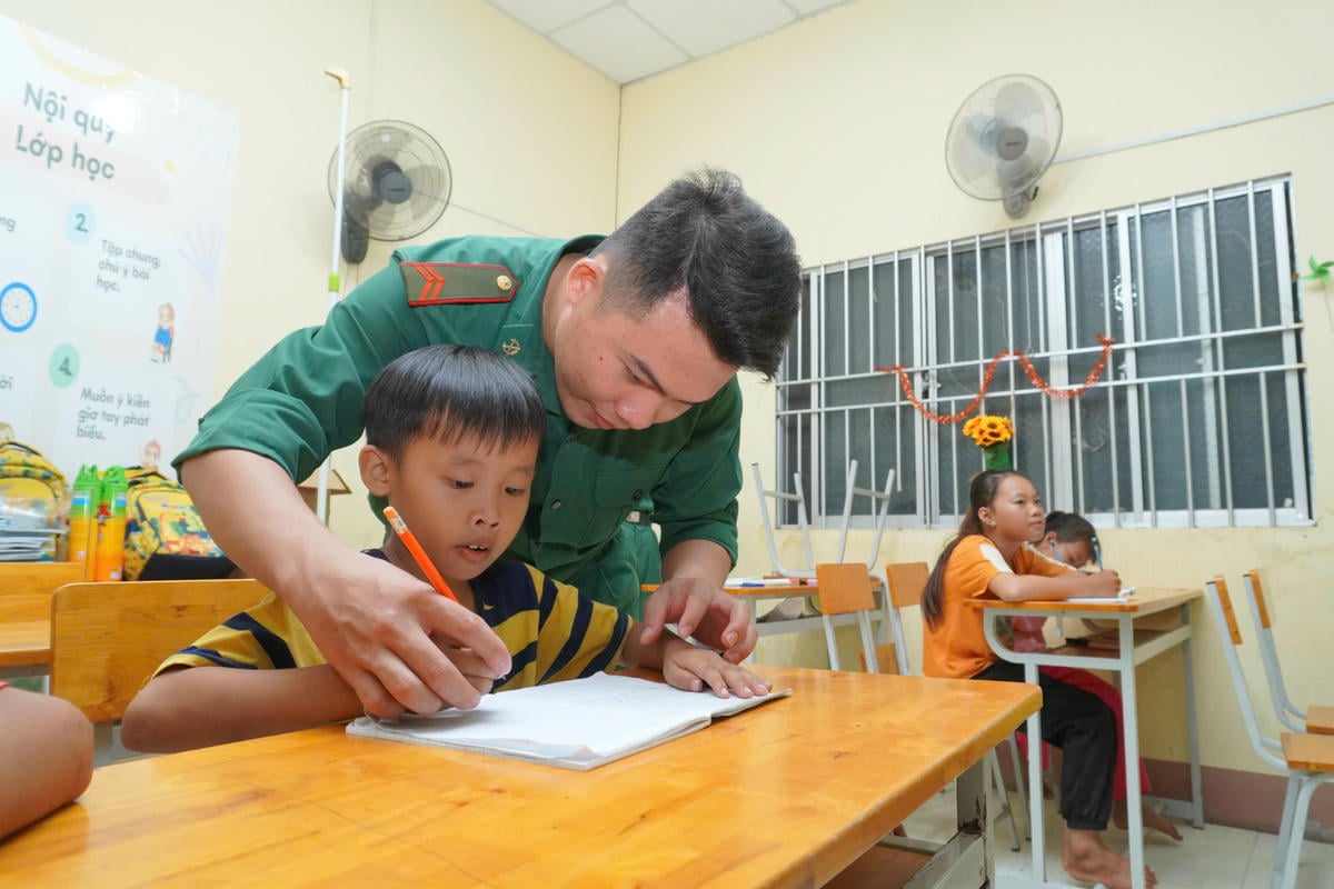 שומרי הגבול של טוין בין תמיד רוצים להביא מכתבים לילדים כדי שיהיה להם את הידע המינימלי, הביטחון להשתלב ולקבל עתיד טוב יותר. צילום: V.H.