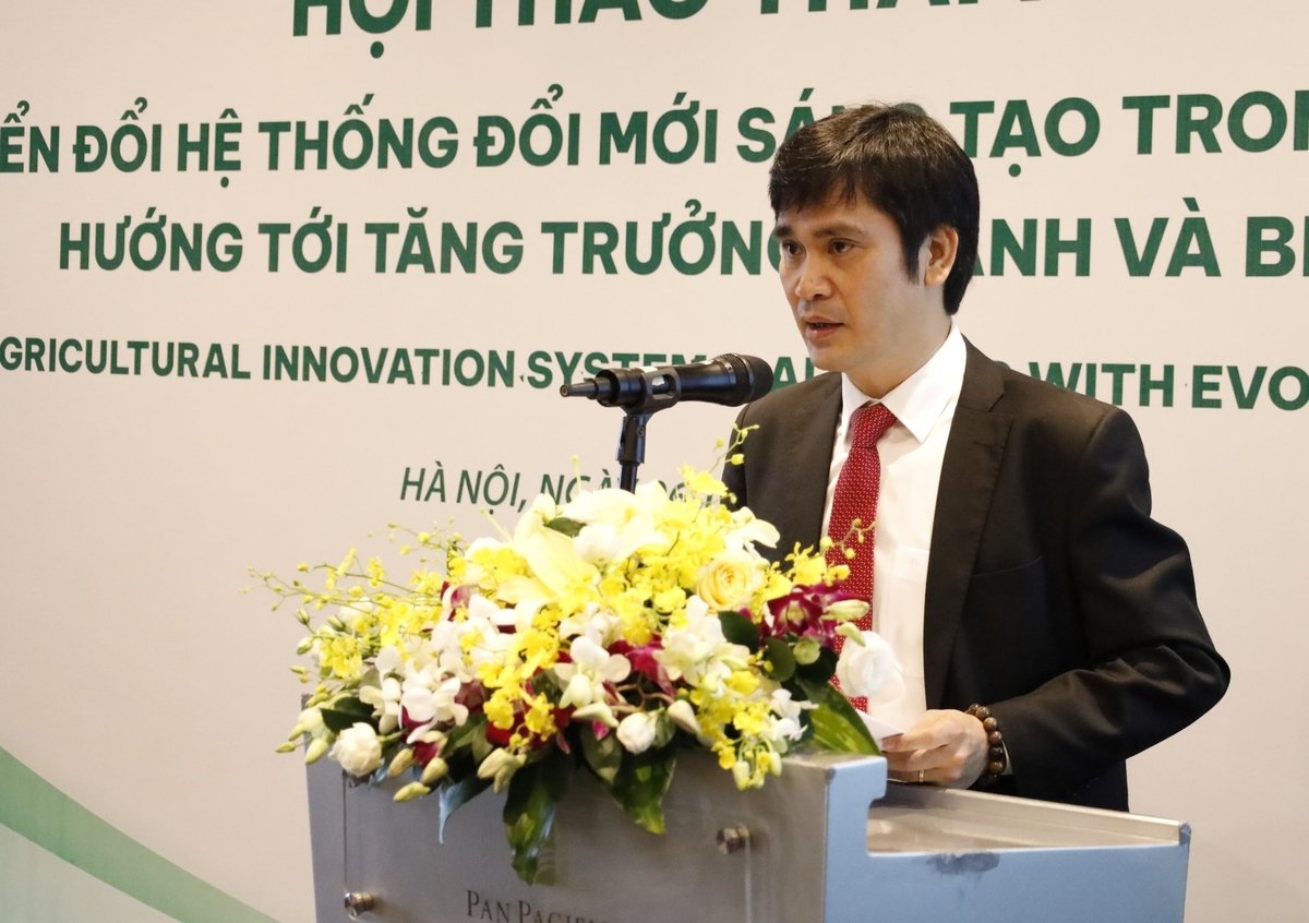 Dr. Tran Cong Thang, directeur van het Instituut voor Strategie en Beleid inzake Landbouw en Milieu, zei dat wetenschap en technologie de afgelopen 40 jaar een sleutelrol hebben gespeeld in het succes van de Vietnamese landbouw. Foto: Hoang Hien. TS. Trần Công Thắng, Viện trưởng Viện Chiến lược, Chính sách Nông nghiệp và Môi trường cho biết, khoa học và công nghệ đã góp phần then chốt vào thành công của nông nghiệp Việt Nam trong gần 40 năm qua. Ảnh: Hoàng Hiền.