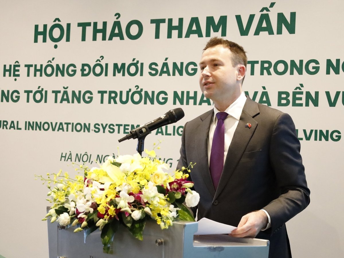 Dr. Kim Wimbush, CSIRO-adviseur bij de Australische ambassade en directeur van het Aus4Innovation-programma, bevestigde dat Australië bereid is Vietnam te ondersteunen bij het perfectioneren van zijn innovatiesysteem om te voldoen aan de voorgestelde strategie voor wetenschappelijke en technologische ontwikkeling. Foto: Hoang Hien. TS. Kim Wimbush, Tham tán CSIRO Đại sứ quán Úc, Giám đốc Chương trình Aus4Innovation khẳng định Australia sẵn sàng hỗ trợ Việt Nam trong việc hoàn thiện hệ thống đổi mới sáng tạo để đáp ứng chiến lược phát triển khoa học - công nghệ đã đề ra. Ảnh: Hoàng Hiền.