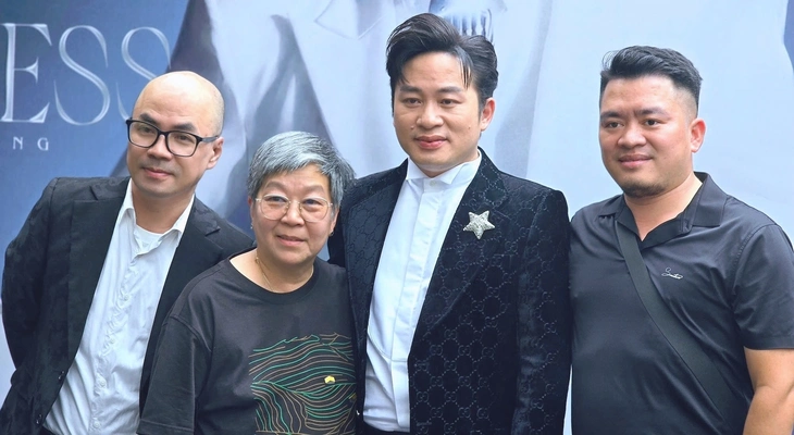 Ho Ngoc Ha śpiewa głośno, Tung Duong współczuje: „Głośne śpiewanie jest lepsze niż udawanie, że śpiewa” – zdjęcie 2. Tùng Dương - Ảnh 2.