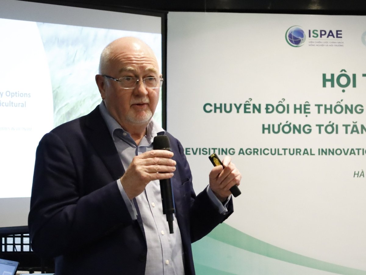 Professor Andrew J. Hall, senior wetenschapper bij CSIRO - het nationale wetenschapsagentschap van Australië, en hoofd van de Innovation Policy Group van het Australia-Vietnam Innovation Program (Aus4Innovation), zei dat Vietnam een vrij compleet openbaar onderzoeks- en ontwikkelingssysteem heeft opgebouwd. Foto: Hoang Hien. GS. Andrew J. Hall, nhà khoa học cao cấp tại CSIRO - Cơ quan Khoa học Quốc gia Australia, và là trưởng nhóm Chính sách Đổi mới Sáng tạo của Chương trình Đổi mới sáng tạo Australia - Việt Nam (Aus4Innovation) nhận định Việt Nam đã xây dựng được hệ thống nghiên cứu và phát triển công lập khá hoàn chỉnh. Ảnh: Hoàng Hiền.