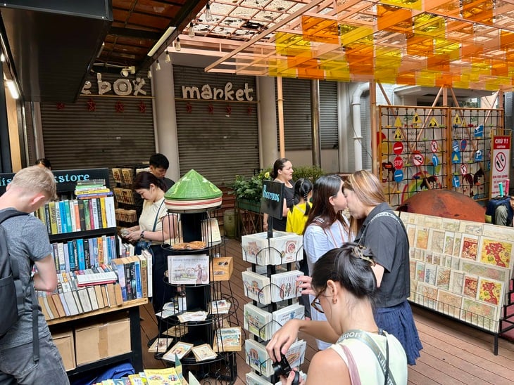 گزارش وزارت صنعت و تجارت به کمیته مردمی شهر هوشی مین درباره «بازار روسیه» - عکس ۲. Chợ Nga - Ảnh 2.