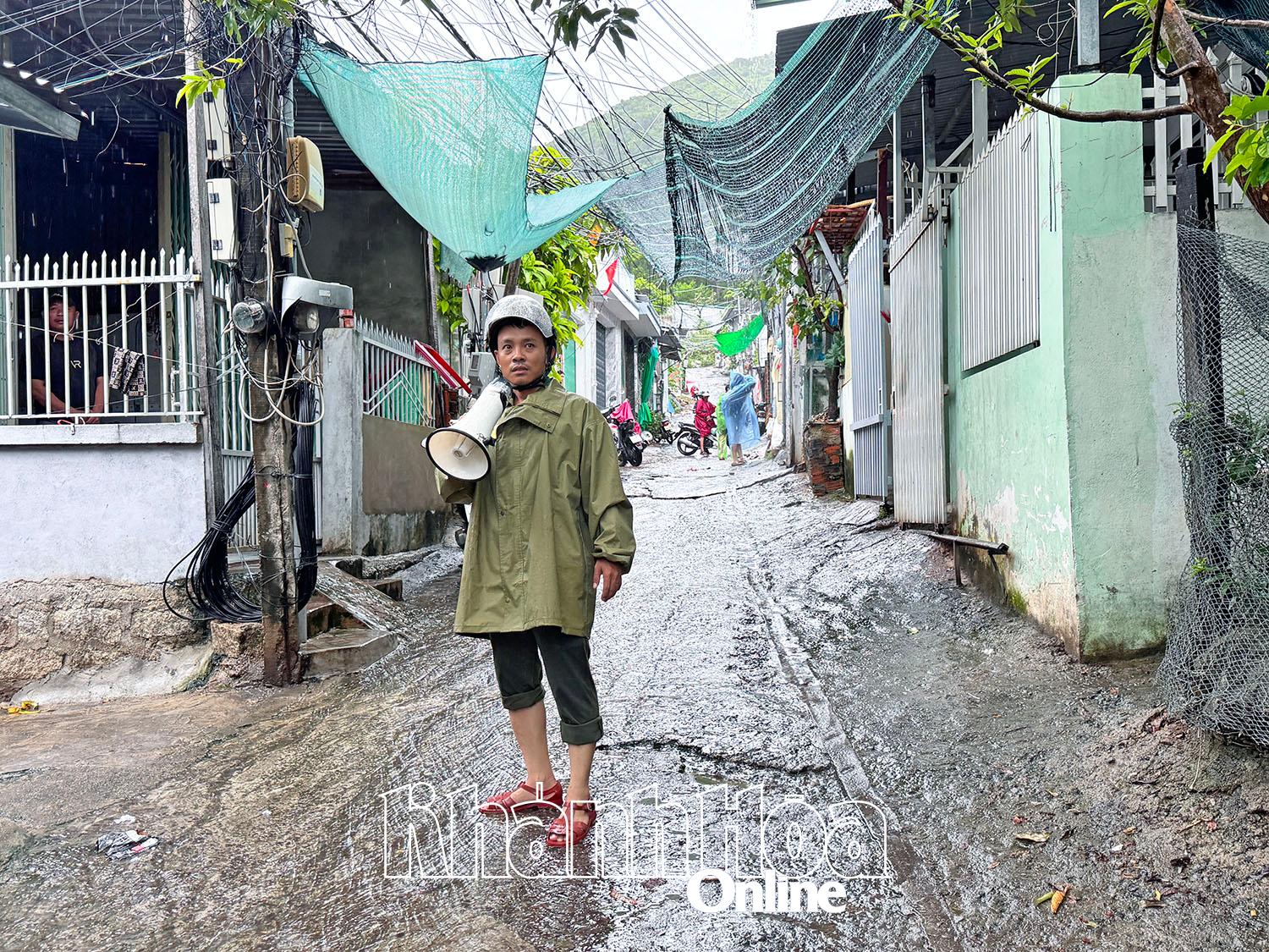 ការឃោសនាអំពីការវិវឌ្ឍន៍ព្យុះ និងតម្រូវការដើម្បីបញ្ចៀសព្យុះ។