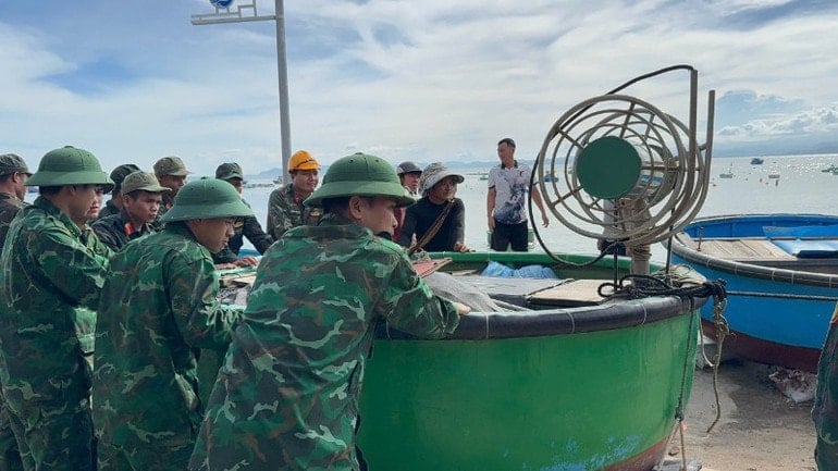 Терміново приберіть майно, щоб уникнути пошкоджень, спричинених штормом номер 13. z7194403458585-8412bde6c5cda3009735586843d93d54-4917.jpg