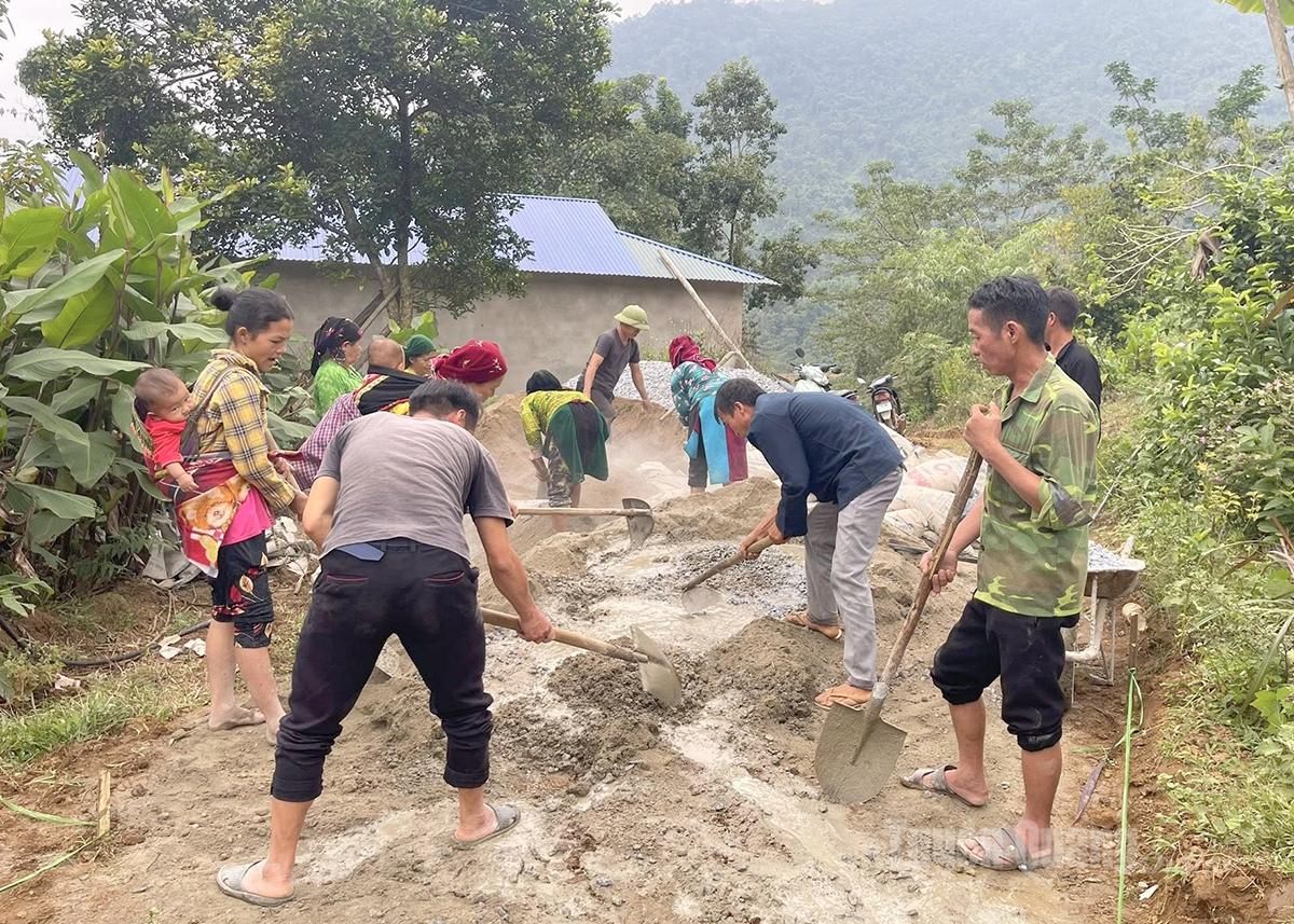 ផ្លូវនេះត្រូវបានរដ្ឋគាំទ្រដោយស៊ីម៉ងត៍ ហើយប្រជាជនចូលរួមថ្ងៃពលកម្ម។