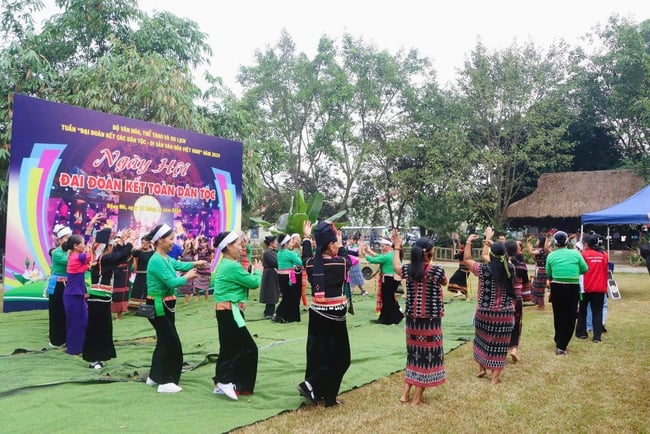 សិក្ខាសាលានាពេលខាងមុខស្តីពីការអភិរក្ស និងលើកកម្ពស់តម្លៃវប្បធម៌ប្រពៃណីរបស់ជនជាតិភាគតិច - រូបថត ១. Sắp diễn ra Hội thảo Bảo tồn, phát huy giá trị văn hóa truyền thống của các dân tộc thiểu số - Ảnh 1.