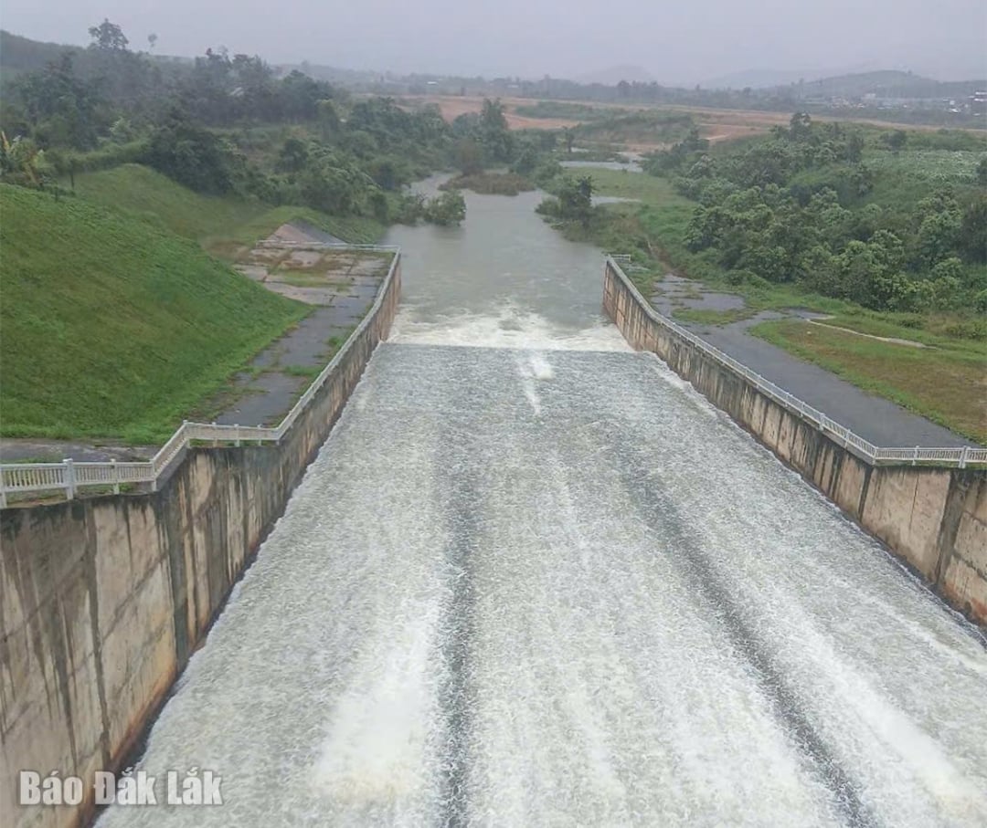 បឹង Ea Rot គ្រប់គ្រងទឹកតាមផ្លូវកំពប់