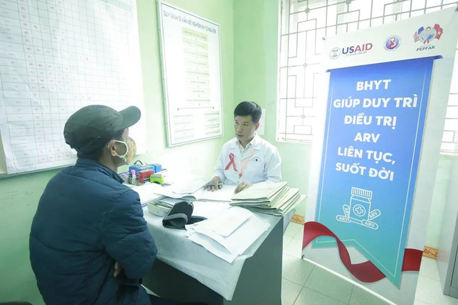 Presa – o voce persistentă în războiul tăcut împotriva HIV/SIDA - Fotografia 1. Báo chí – tiếng nói bền bỉ trong cuộc chiến không tiếng súng với HIV/AIDS- Ảnh 1.