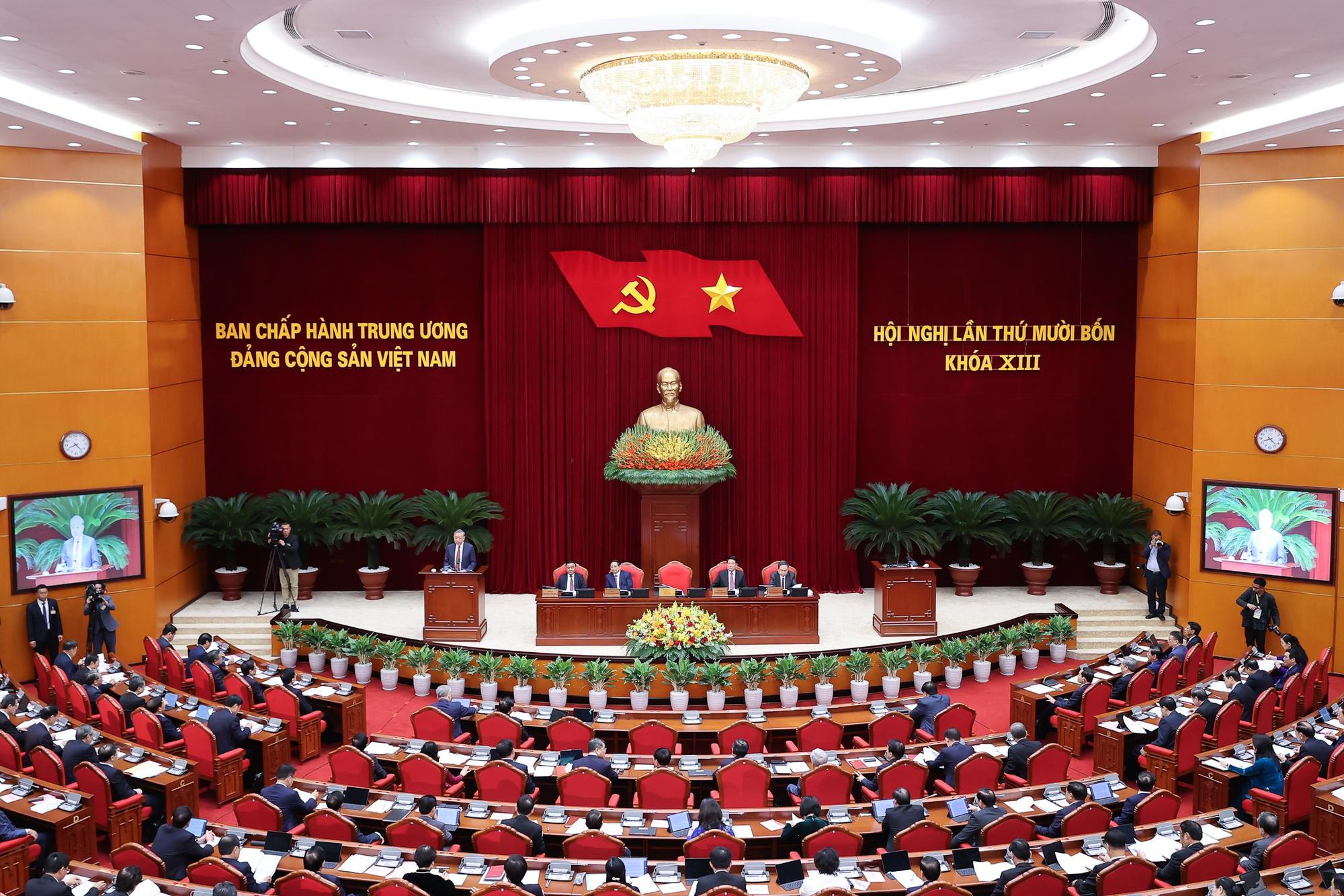 O COMITÊ CENTRAL SELECIONA PESSOAL PARA RECOMENDAR A INSCRIÇÃO NO 14º POLITBURUE E NO CARGO DE SECRETÁRIO - Foto 1. TRUNG ƯƠNG LỰA CHỌN NHÂN SỰ GIỚI THIỆU THAM GIA BỘ CHÍNH TRỊ, BAN BÍ THƯ KHÓA XIV- Ảnh 1.