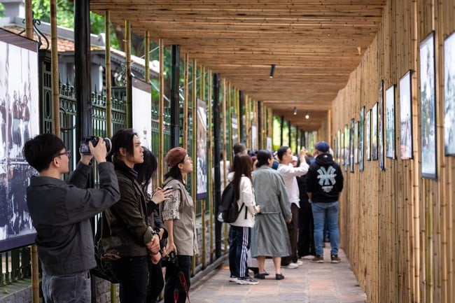 ណែនាំរូបថតដ៏មានតម្លៃនៃការប្រឡងថ្នាក់ខេត្តនៅចុងសតវត្សទី 19 - រូបថតទី 7 ។ Giới thiệu những bức ảnh quý về Khoa thi Hương cuối thế kỷ XIX - Ảnh 7.