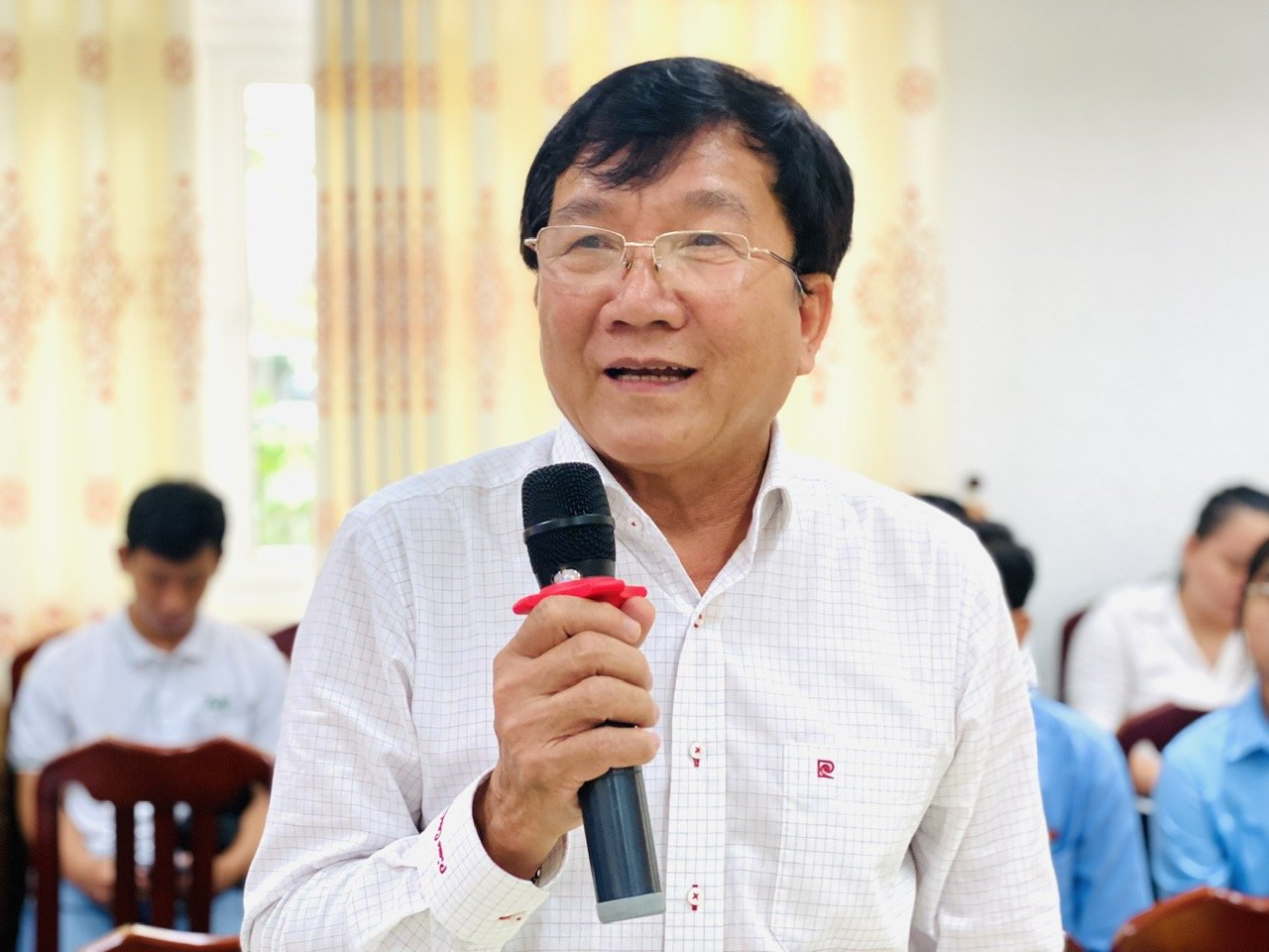 Enligt Huynh Khac Nhu, VD för Tra Bac Joint Stock Company (Trabaco), är frökällan den viktigaste faktorn för att öka produktivitet och kvalitet. Foto: Le Hoang Vu. Theo ông Huỳnh Khắc Nhu, Tổng Giám đốc Công ty Cổ phần Trà Bắc (Trabaco), nguồn giống là yếu tố then chốt để nâng năng suất và chất lượng. Ảnh: Lê Hoàng Vũ.