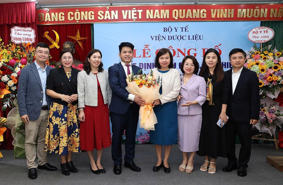 Bộ trưởng Đào Hồng Lan trao quyết định điều động, bổ nhiệm Viện trưởng Viện Dược liệu- Ảnh 5.