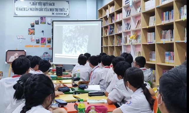 TP.HCM: Một trường học thay đổi giờ về học ứng phó với bão KALMAEGI và triều cường - Ảnh 1.